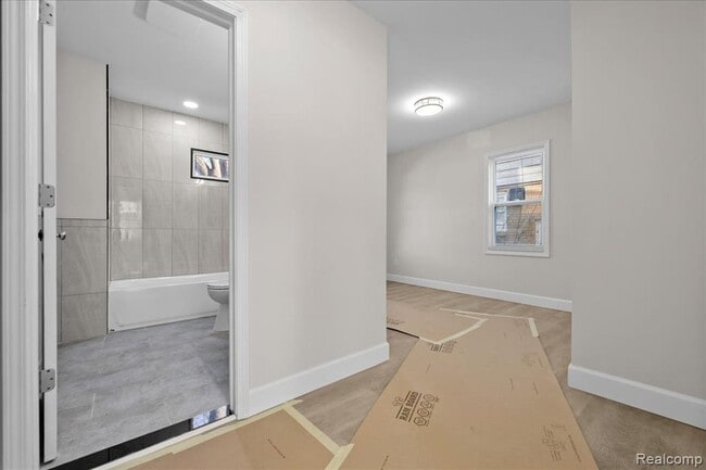 Building Photo - 16200 Parkside St