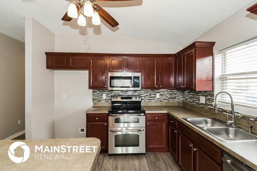 Building Photo - 7405 International Village Dr
