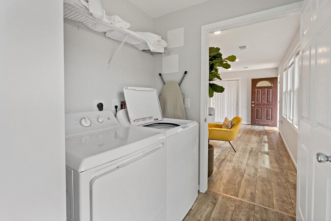 Building Photo - 6532 Summerton Way