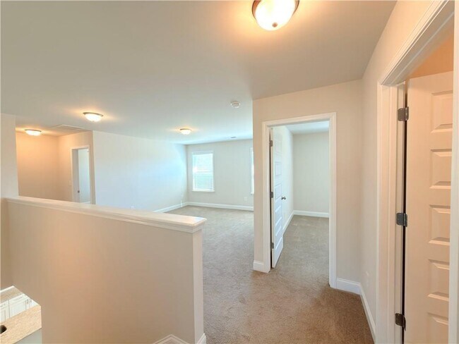 Building Photo - 470 Hellen Vly Dr