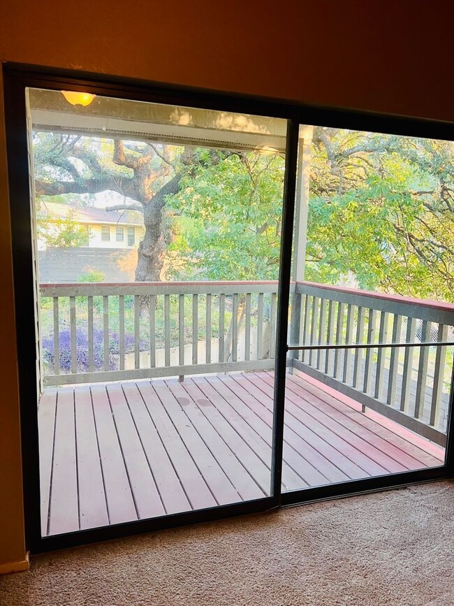 Building Photo - South Congress Condo Close to Downtown and...