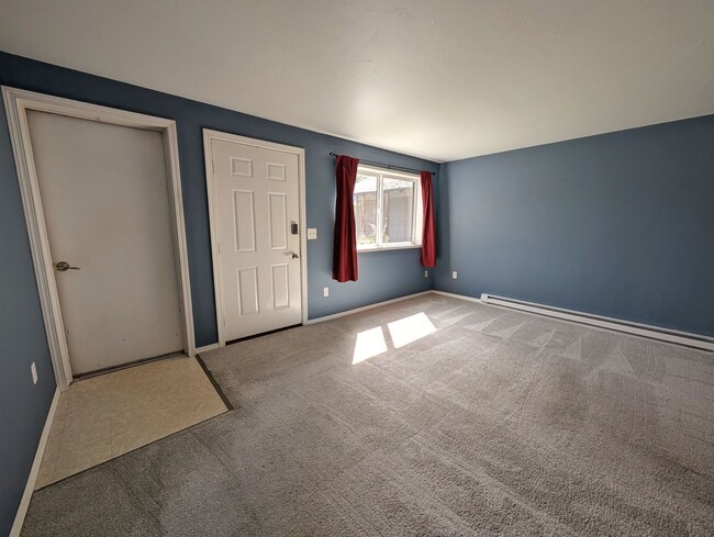 Building Photo - Valley Townhome, 3BD/1.5BA, Fully Fenced Y...