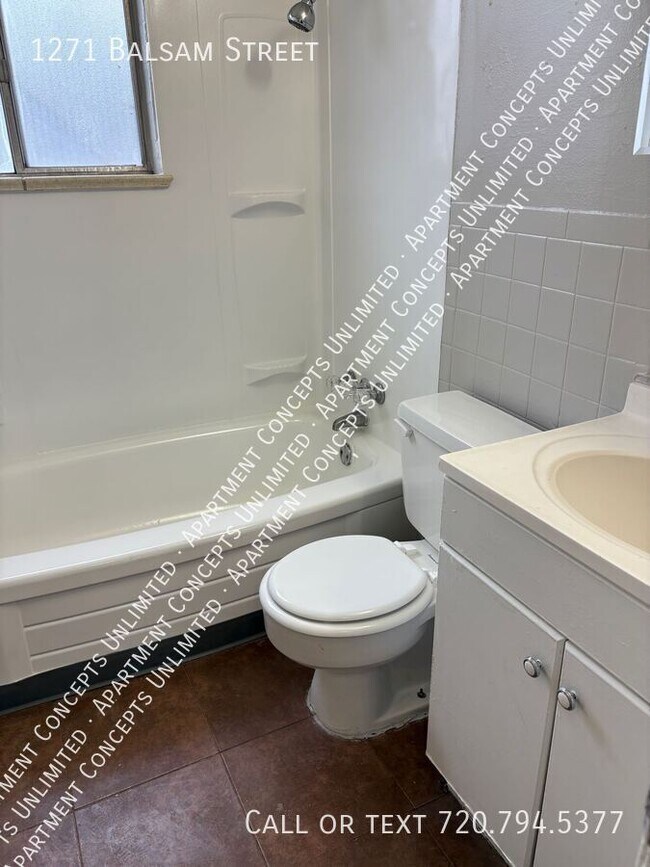 Building Photo - 1271 Balsam St