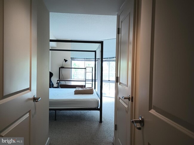 Building Photo - 11800 Sunset Hills Rd