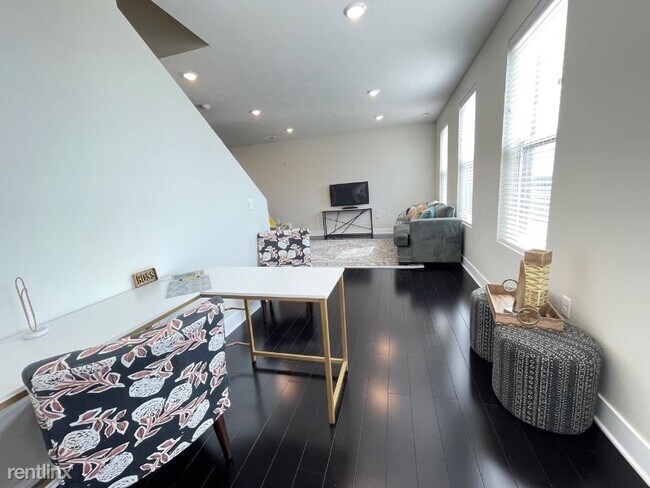 Building Photo - 3 br, 2.5 bath Townhome - 13174 Lincoln Rd