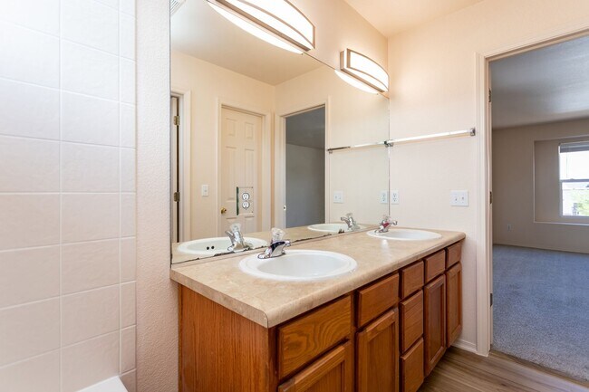Building Photo - 4815 Tory Ridge Dr