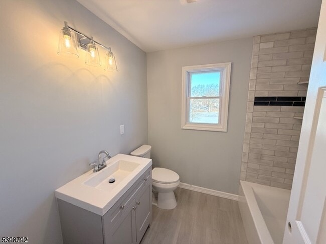 Building Photo - 83 Academy St