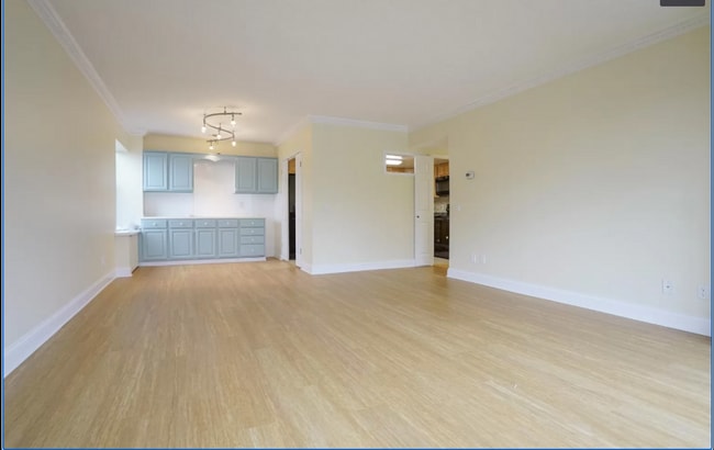 Building Photo - 3 Bedroom, 2 Bathroom Condo in Downtown!