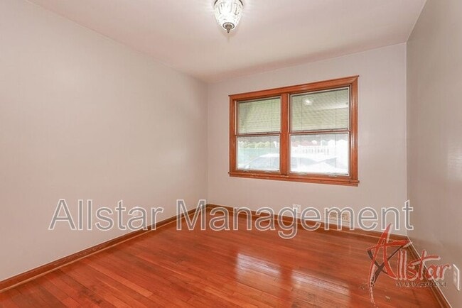 Building Photo - 9113 Outlook Dr