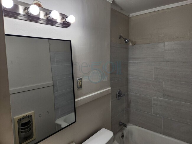 Building Photo - Riverdale Bungalo
