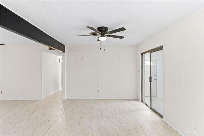 Building Photo - 1022 S Richmond Dr