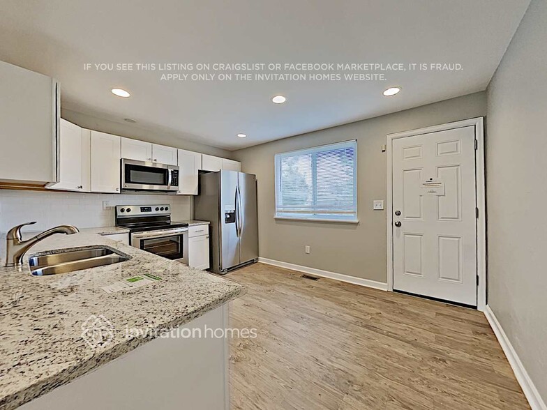 Building Photo - 15875 E Cornell Pl