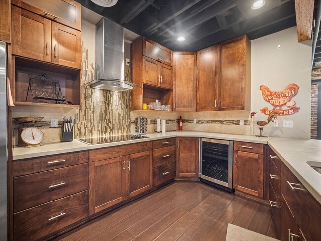 Building Photo - 401 W 1st Ave