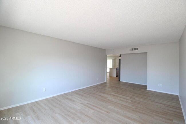 Building Photo - 537 E Laguna Dr