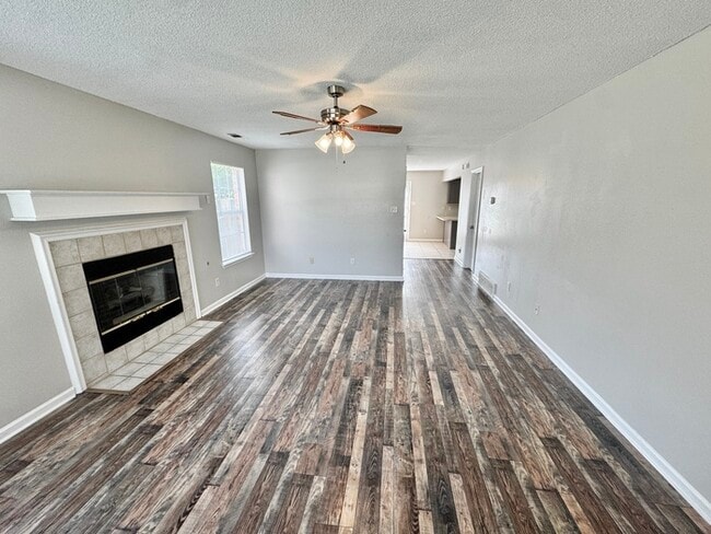 Building Photo - 140 Pinewood Dr