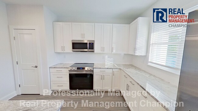 Building Photo - Newly Constructed Luxury Townhomes in Porters Neck