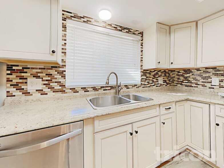 Building Photo - 2942 Mallorn Way