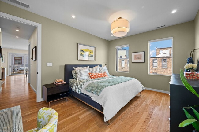 Building Photo - 2016 W Rice St