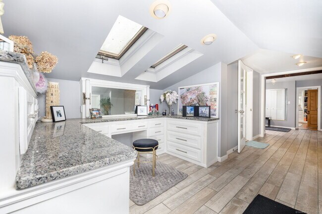 Building Photo - 538 Main St