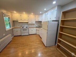 Building Photo - St. Anthony Park ! Rarely Available ! 2 Be...