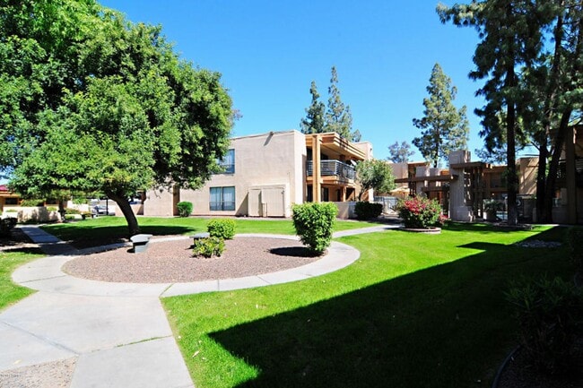 Building Photo - Charming 2 bed 2 bath gated Condo near Bel...