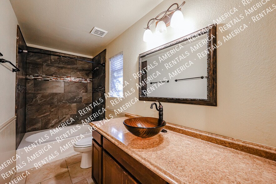 Building Photo - 5839 W Beryl Ave