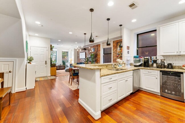 Building Photo - 1105 Park Rd NW