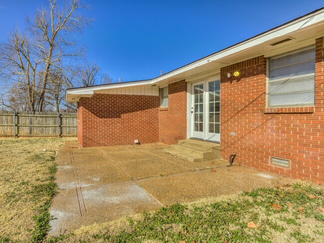Building Photo - 316 W Bass Ave