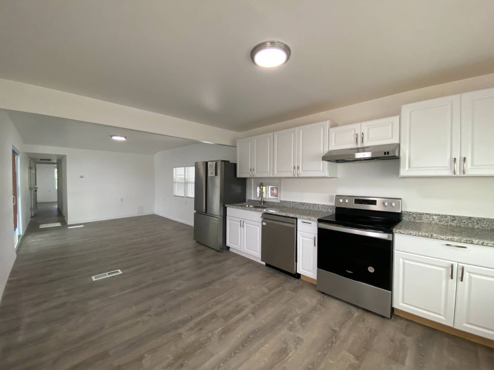 Building Photo - 12 Shoreland Dr