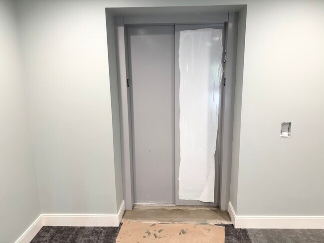 Building Photo - 1391 Main St