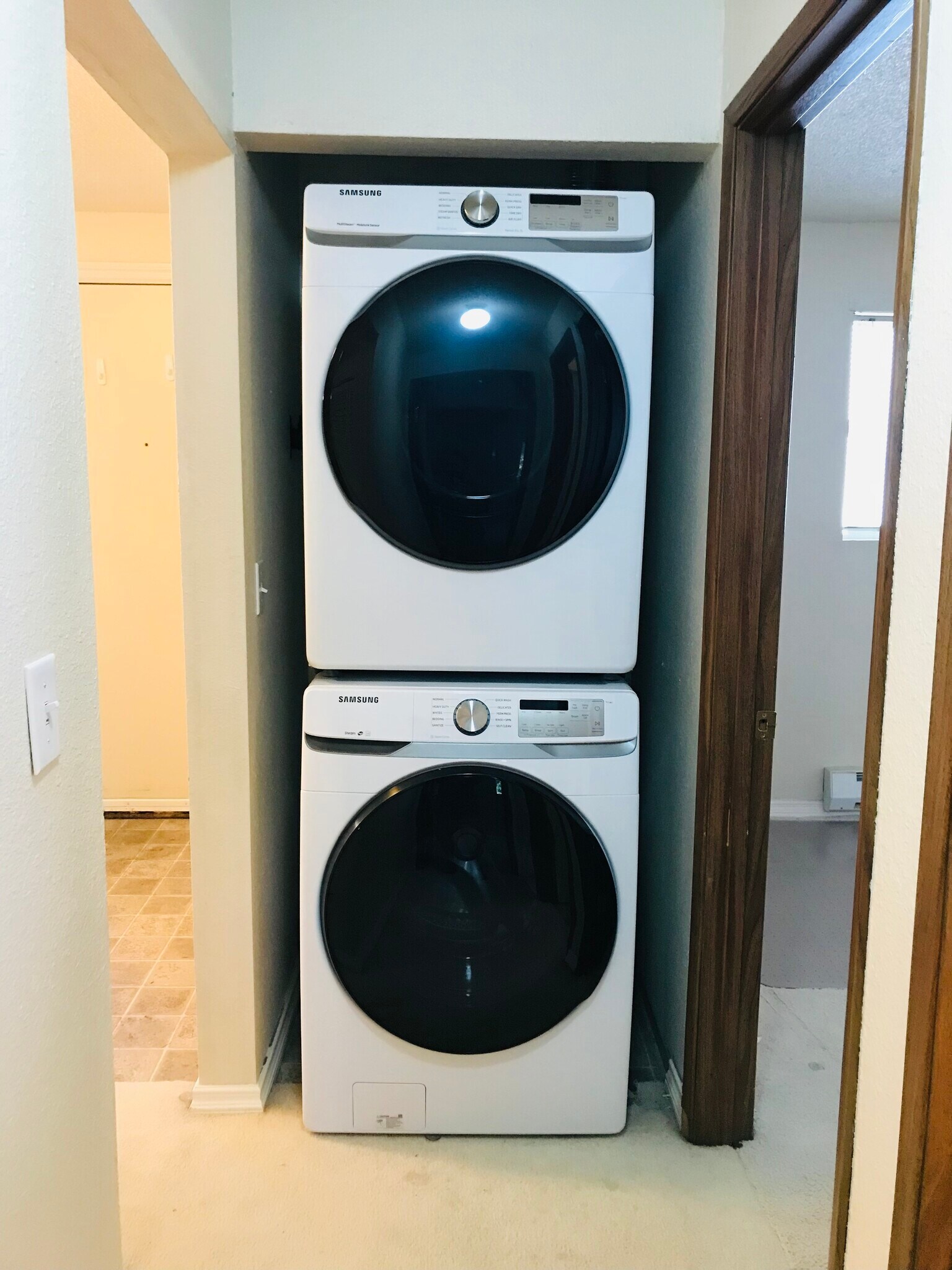 Building Photo - 14547 NE 40th St