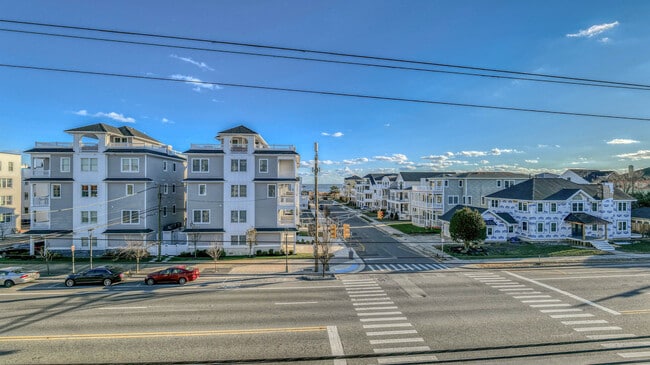 Building Photo - 25 S Surrey Ave