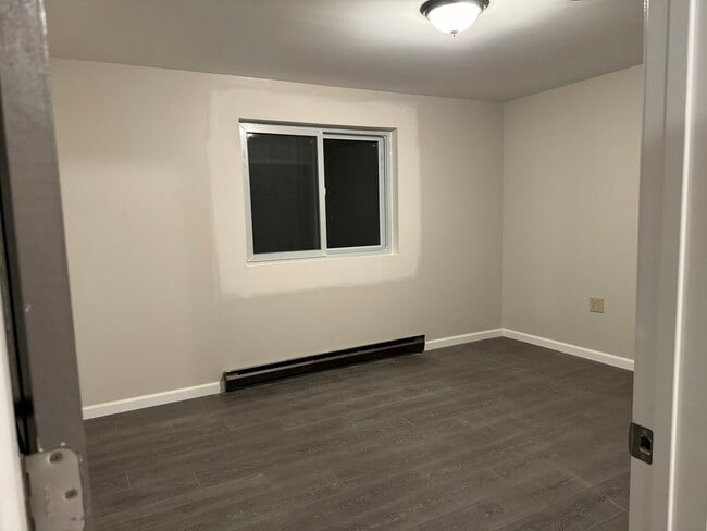 Building Photo - 355 S Main St