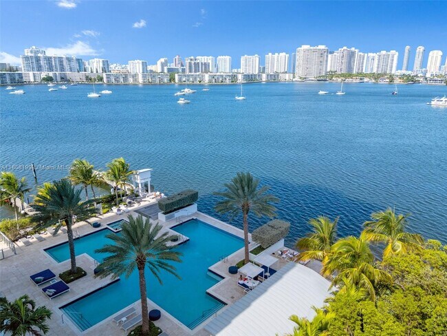 Building Photo - 17111 Biscayne Blvd