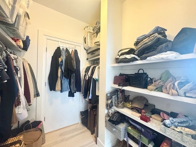 Building Photo - 32 Traveler St