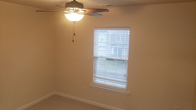 Building Photo - Awesome 2Br 2.5Ba Townhome w/ Bonus Room & Garage!  Available 7/3!