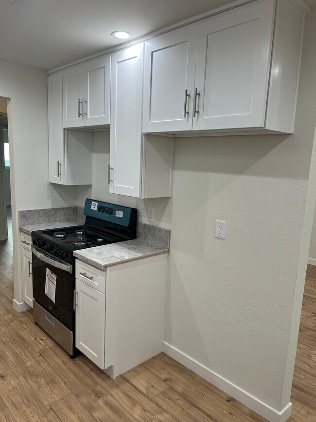 Kitchen - 7439 Woodman Ave
