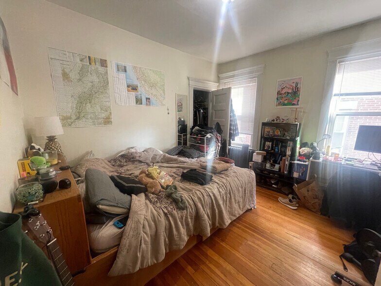 Building Photo - 9 Hillside St