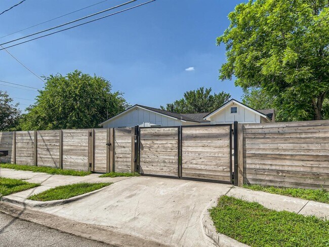 Building Photo - 6215 Club Terrace