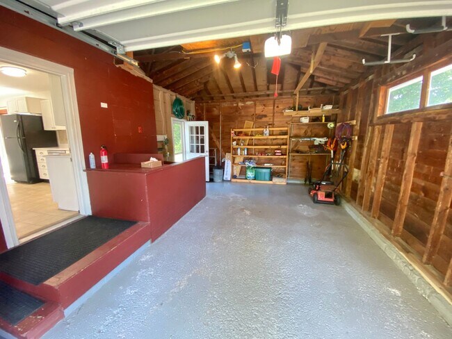 Building Photo - 28 Alder Ln