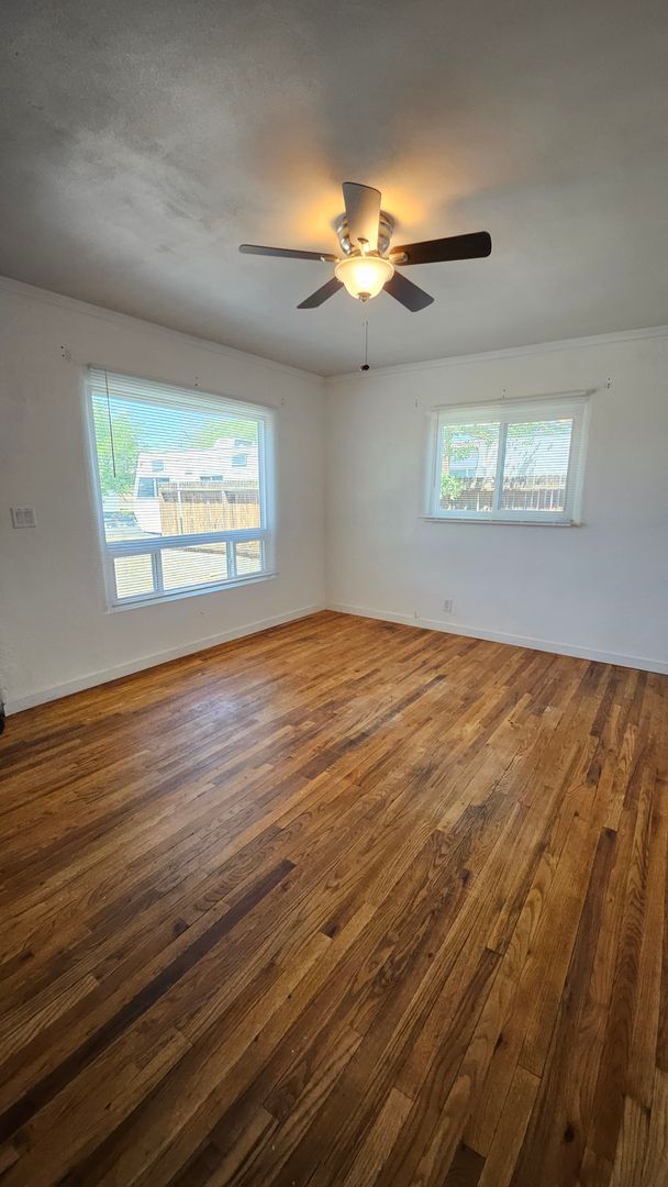 Building Photo - 2 Bed 1 bath
