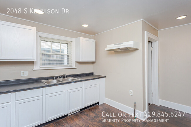 Building Photo - 2048 S Kennison Dr