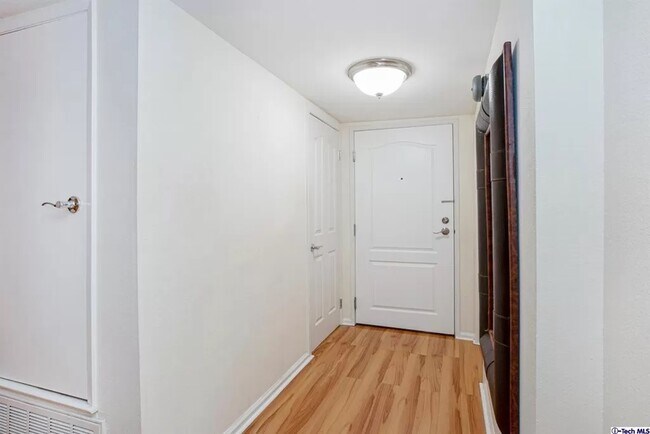 Building Photo - 5009 Woodman Ave