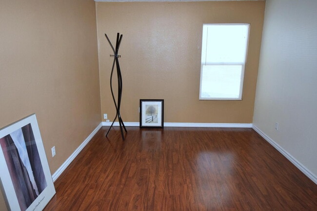 Building Photo - VISTA DEL NORTE 2 bedroom 2 bath 2/CG