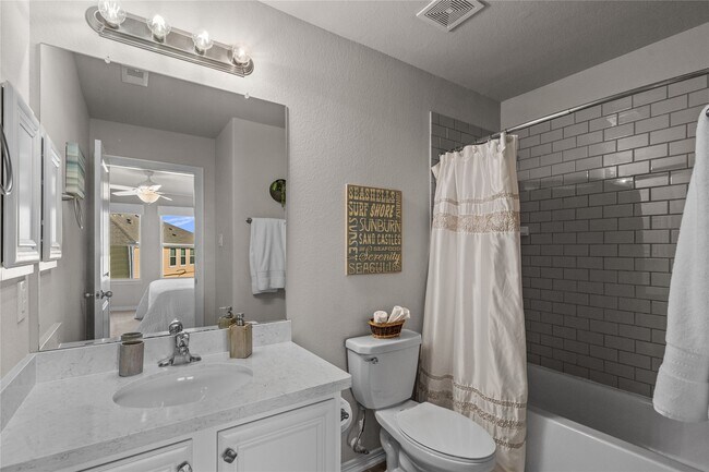 Building Photo - 715 Bayshore Dr