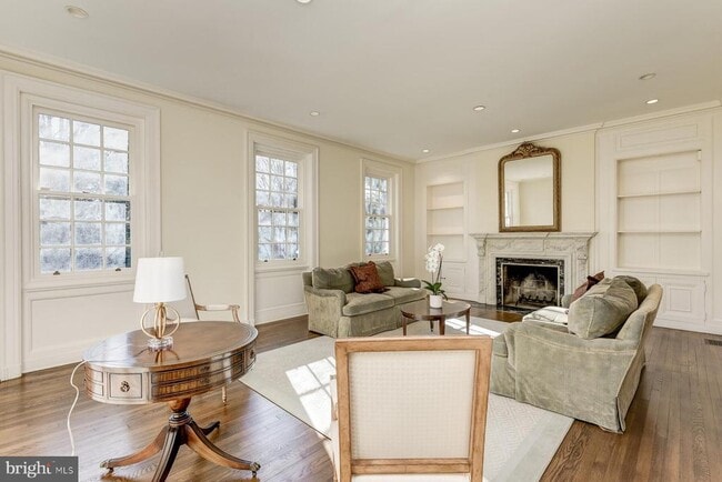 Building Photo - 2425 California St NW