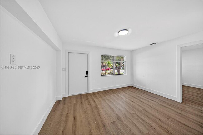 Building Photo - 2633 NE 13th Ave