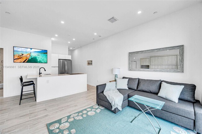 Building Photo - 1500 Bay Rd