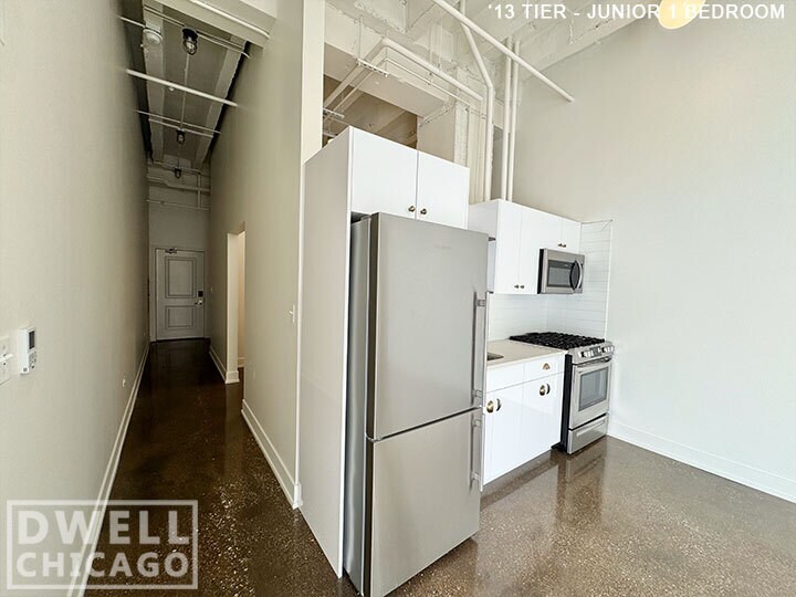 Building Photo - 17 E Adams St