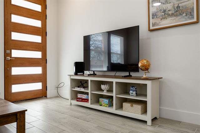 Building Photo - 709 Fuller St